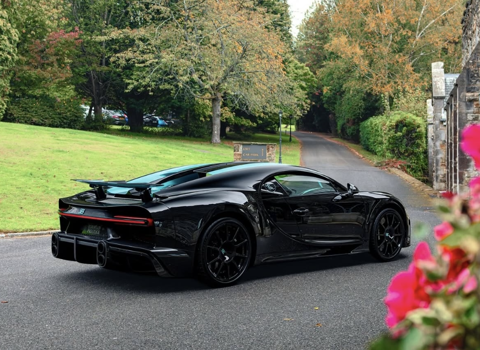 PREORDER Henson & Heaven 1:18 Bugatti Chiron Super Sport ‘Le Diamont Noir’