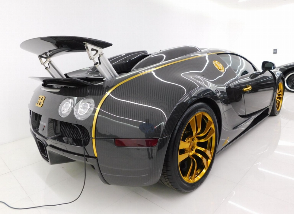 PREORDER VMB x Miniature Planet 1:18 Bugatti Veyron MANSORY Vivere (Carbon Fiber/Gold)