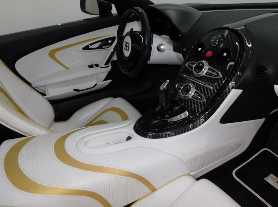 PREORDER VMB x Miniature Planet 1:18 Bugatti Veyron MANSORY Vivere (Carbon Fiber/Gold)