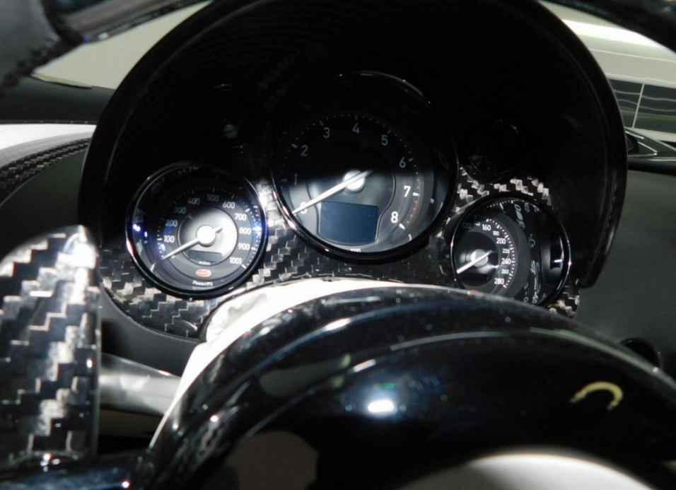 PREORDER VMB x Miniature Planet 1:18 Bugatti Veyron MANSORY Vivere (Carbon Fiber/Gold)