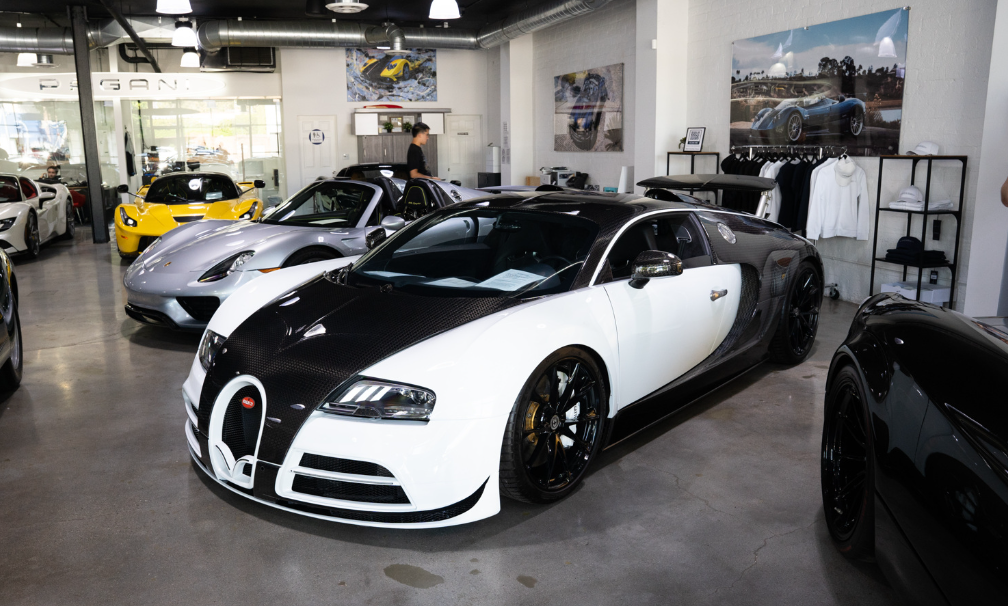 PREORDER VMB x Miniature Planet 1:18 Bugatti Veyron MANSORY Vivere (White/Carbon)