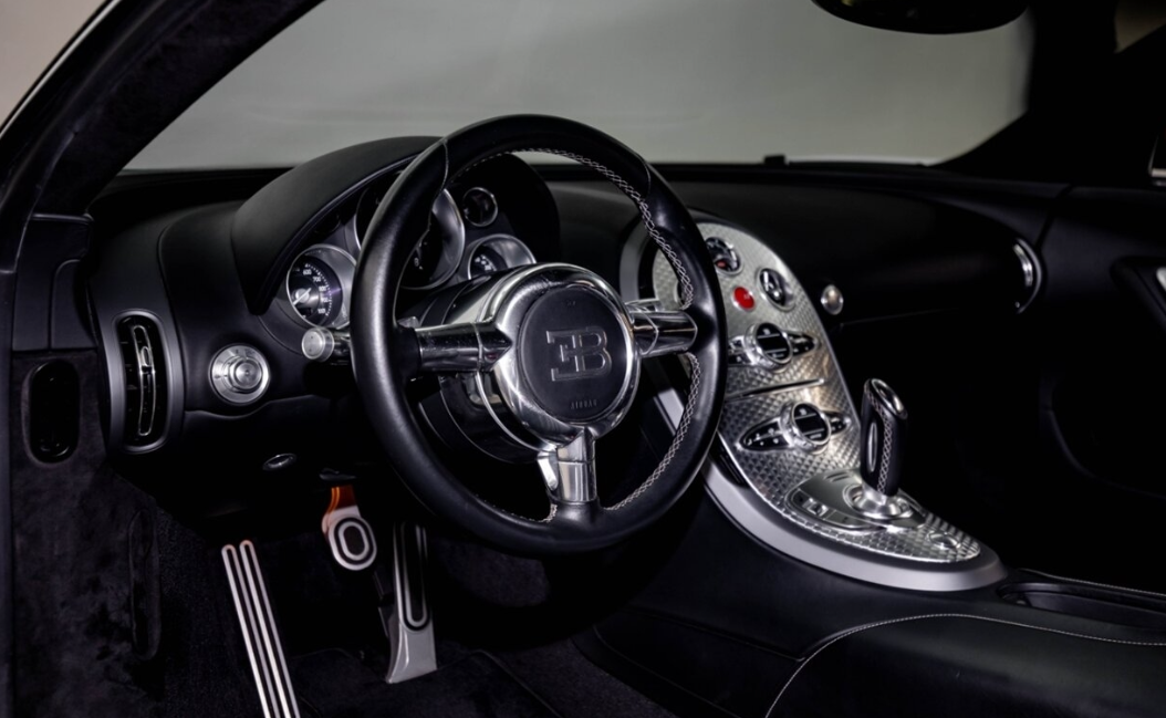 PREORDER VMB x Miniature Planet 1:18 Bugatti Veyron MANSORY Vivere (White/Carbon)