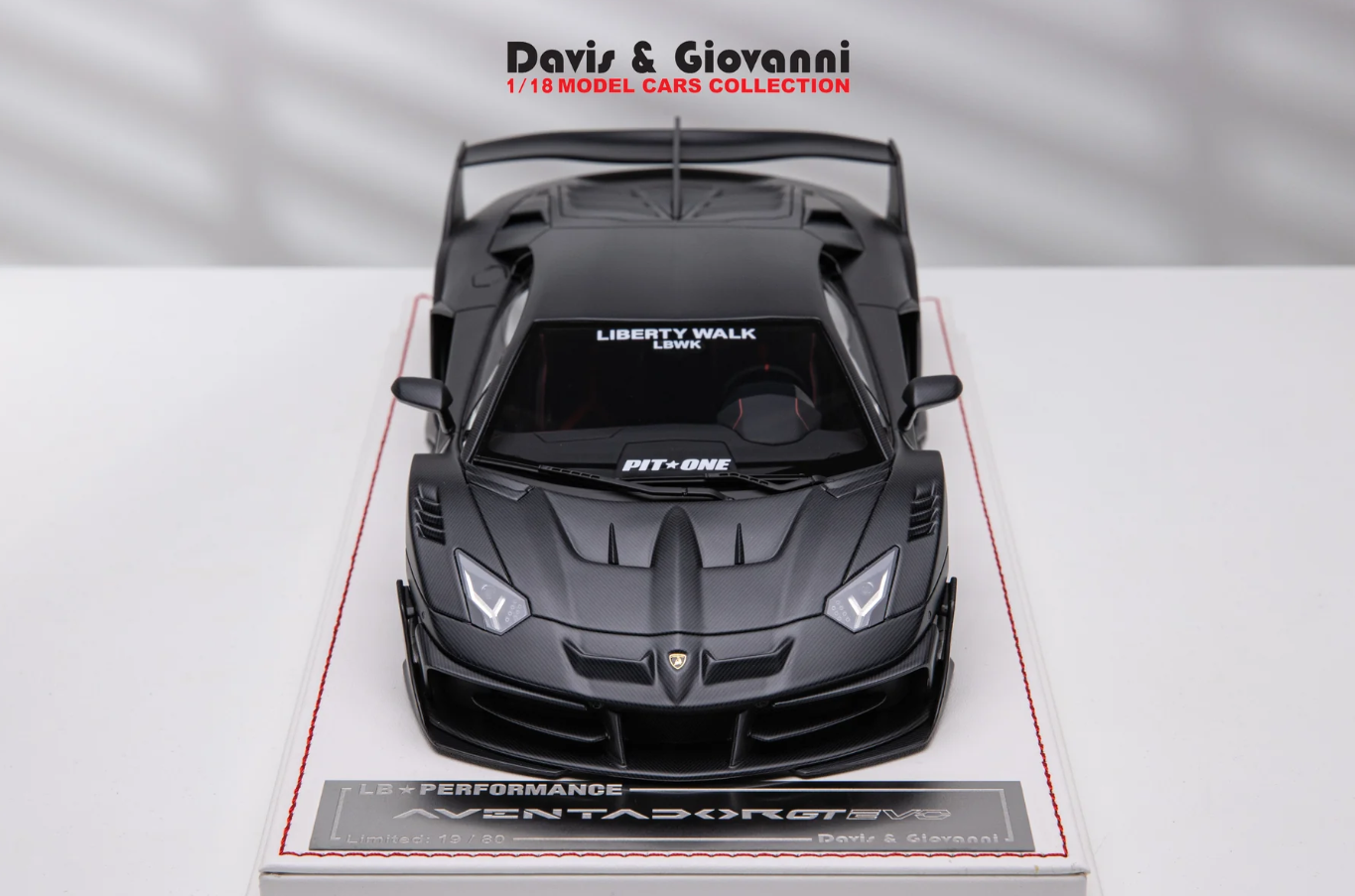 D&G 1:18 Lamborghini Aventador GT EVO LBWK (Matt Carbon)
