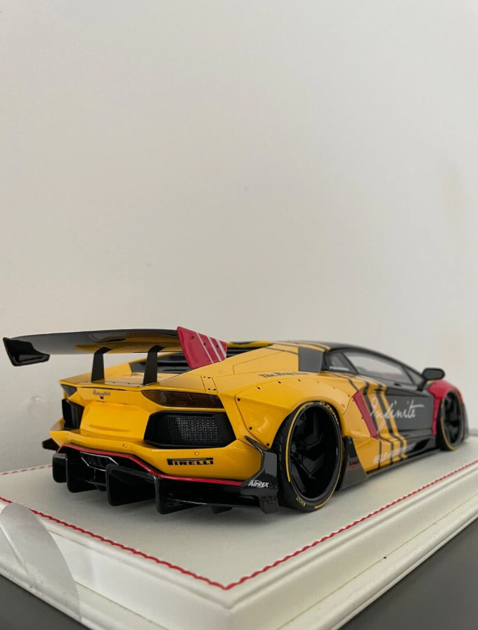 D&G 1:18 Lamborghini Aventador 2.0 LBWK (Infinite)