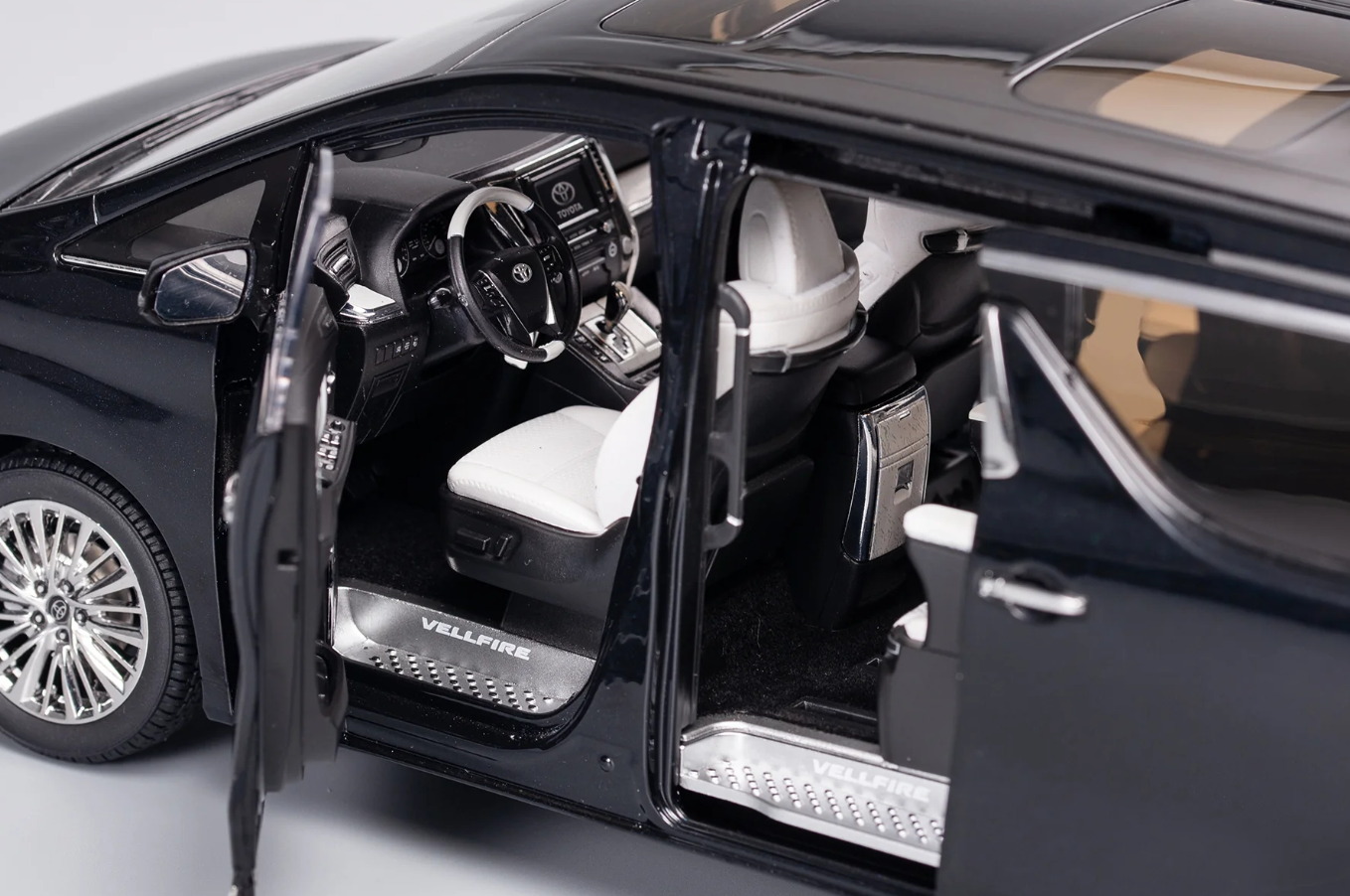 Kengfai 1:18 Toyota Veilfire (LHD/RHD) - Black