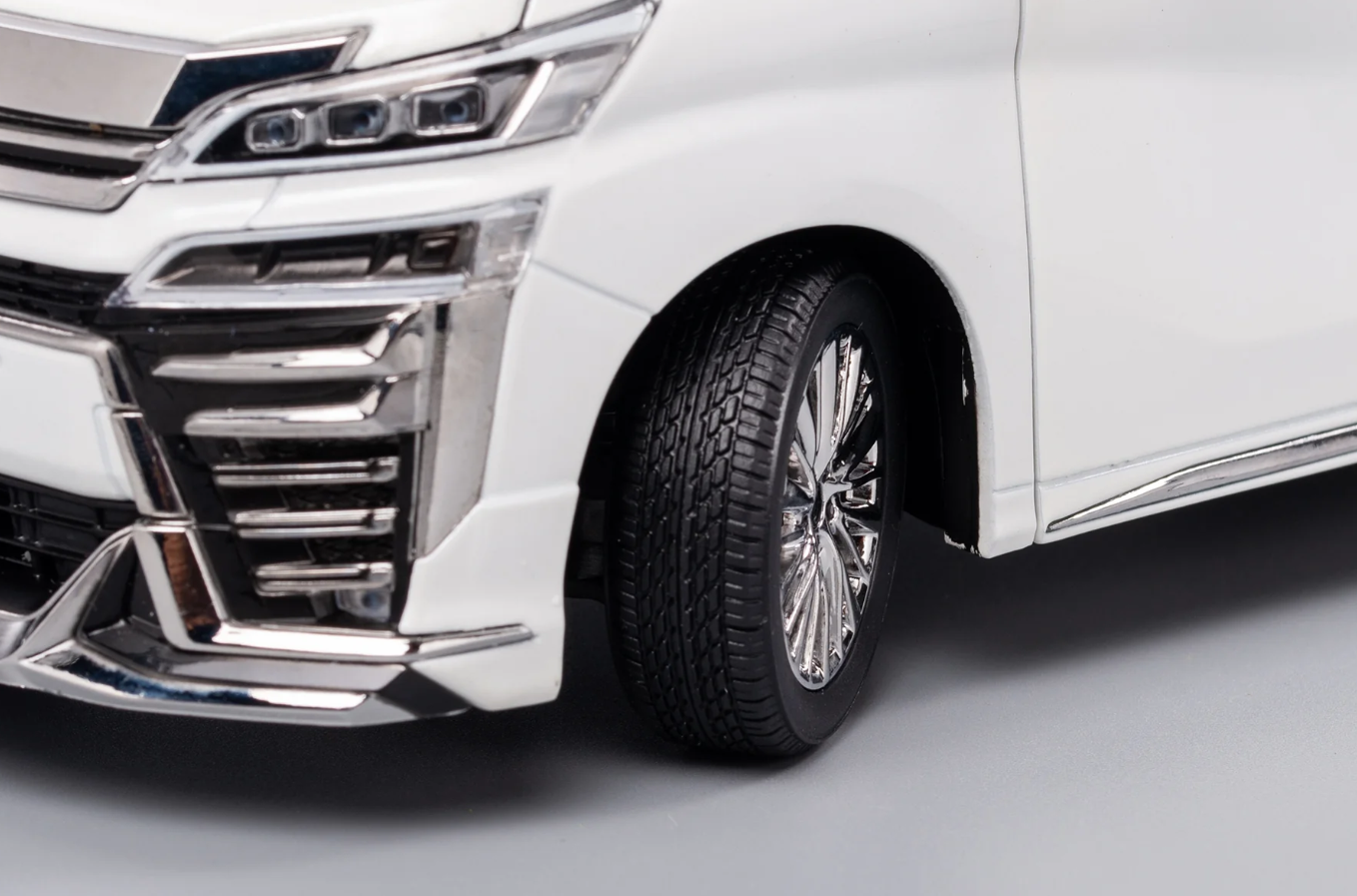 Kengfai 1:18 Toyota Veilfire (LHD/RHD) - White