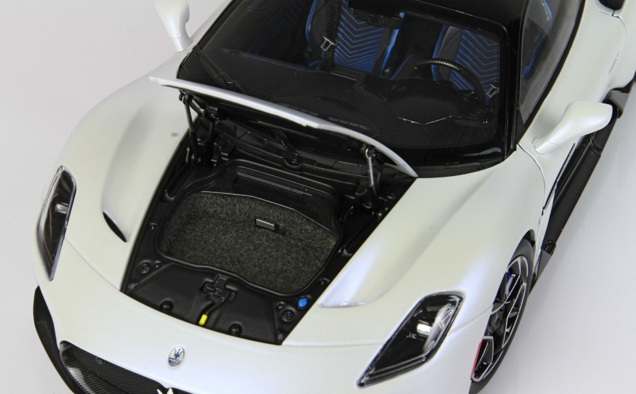 BBR 1:18 Maserati MC20 'OPEN/CLOSE' White Audace black roof