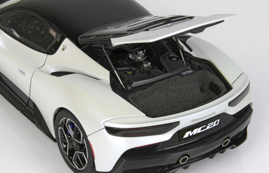BBR 1:18 Maserati MC20 'OPEN/CLOSE' White Audace black roof