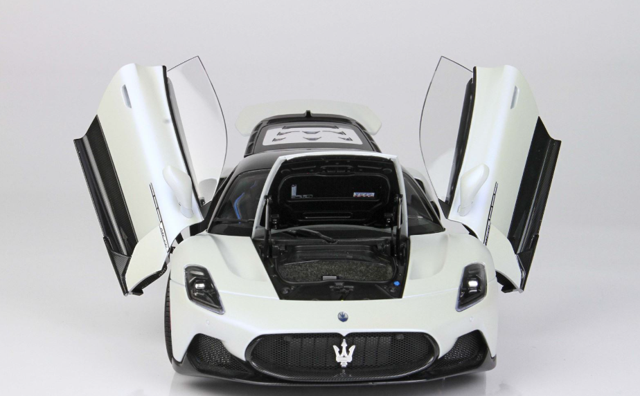 BBR 1:18 Maserati MC20 'OPEN/CLOSE' White Audace black roof