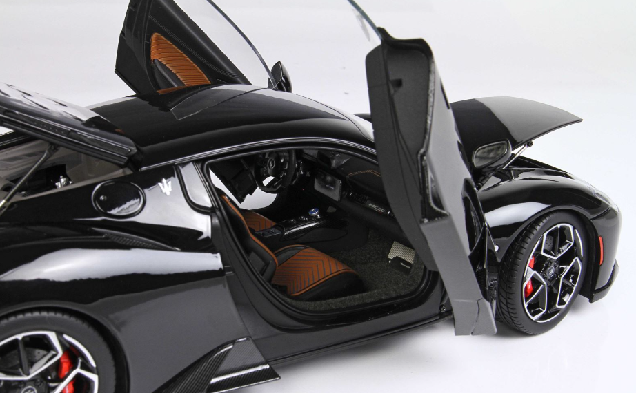 BBR 1:18 Maserati MC20 'OPEN/CLOSE' Black Enigma