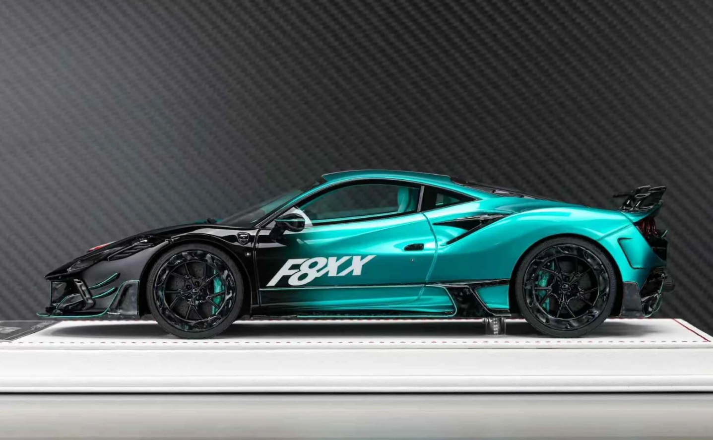 Davis & Giovanni 1:18 Ferrari F8XX MANSORY (Metallic Blue/Black Fade)