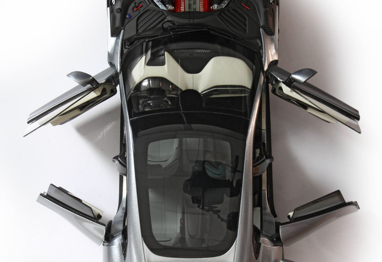 BBR 1:18 Ferrari Purosangue 'Open' (Grigio Titanio) - Luxury Pack