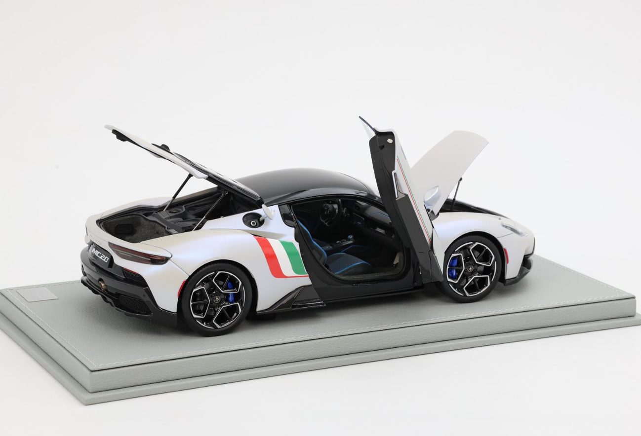 BBR 1:18 Maserati MC20 'OPEN' White Audace - Italian Flag