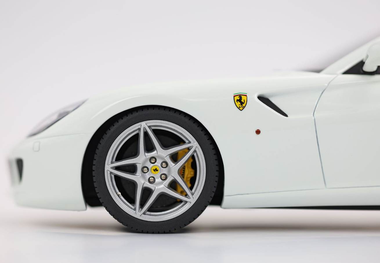 BBR 1:18 Ferrari 599 GTB Fiorano 2006 Automatic Gear - Avus White