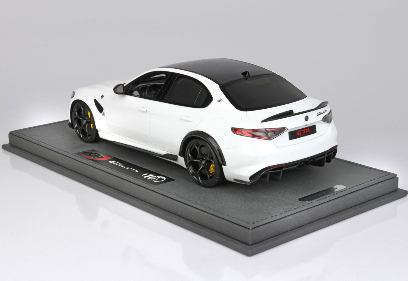 BBR 1:18 Alfa Romeo Giulia GTAM Bianco Trofeo