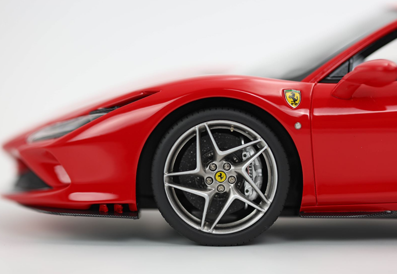 BBR 1:18 Ferrari F8 Tributo (Rosso Corsa 322)