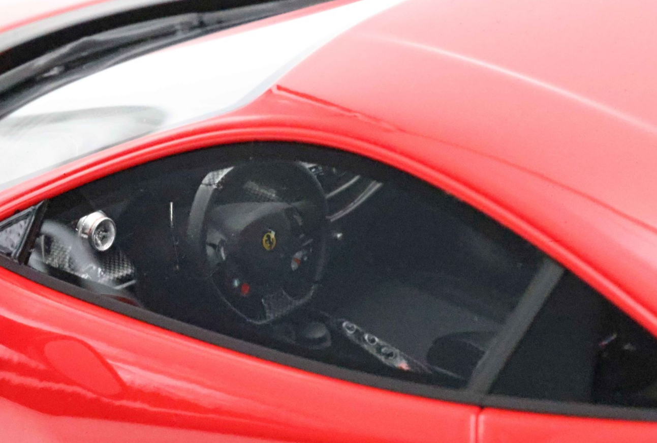 BBR 1:18 Ferrari F8 Tributo (Rosso Corsa 322)