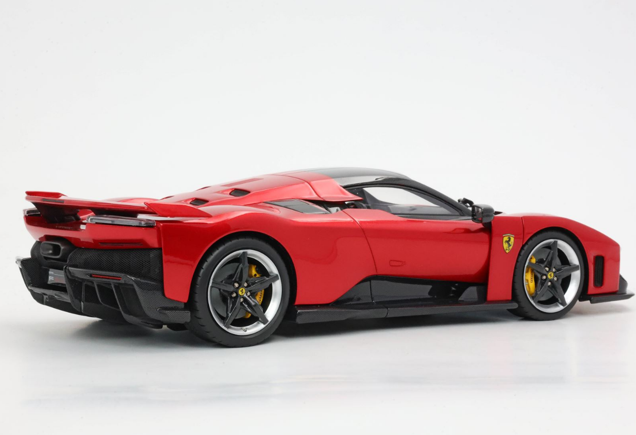 BBR 1:18 Ferrari F80 (Carbon Options) Rosso Supercar - bicolor wheels silver and carbon
