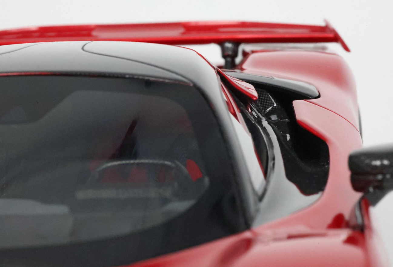 BBR 1:18 Ferrari F80 (Carbon Options) Rosso Supercar - bicolor wheels silver and carbon