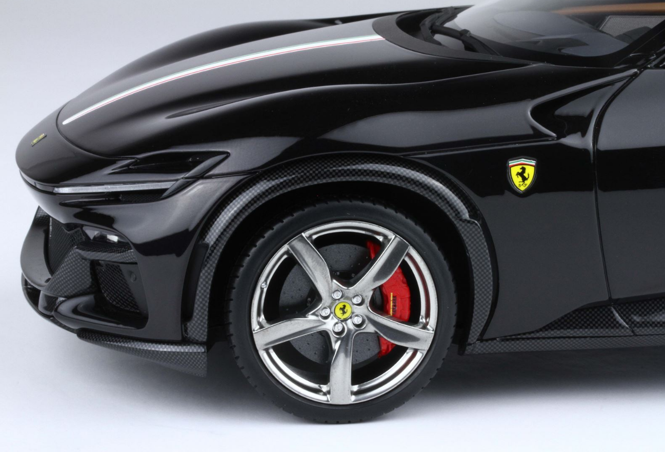 BBR 1:18 Ferrari Purosangue (Nero Purosangue - italian flag)