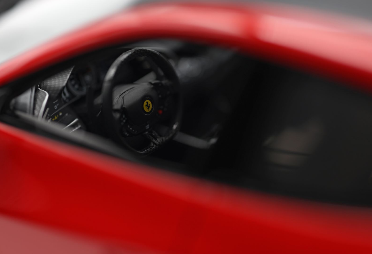 BBR 1:18 Ferrari Purosangue (Panoramic Roof) - Rosso Corsa