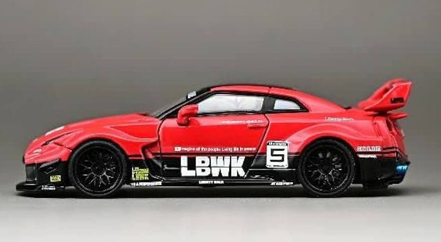 CM Model 1:64 LBWK Nissan GTR R35
