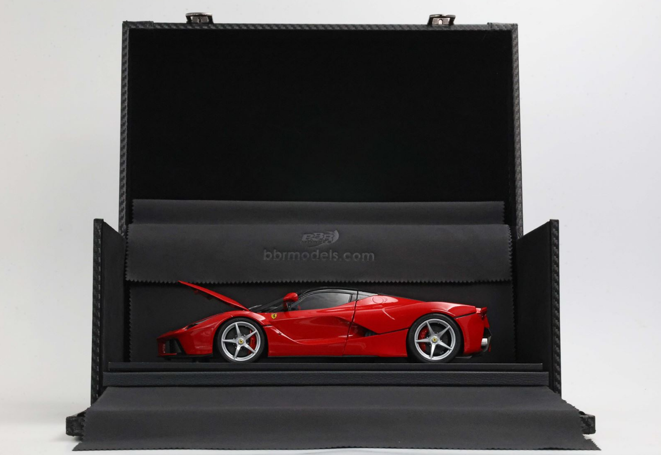 BBR 1:18 Ferrari Laferrari (Rosso Corsa 322 - 4 point safety belt) SPECIAL COFFRET