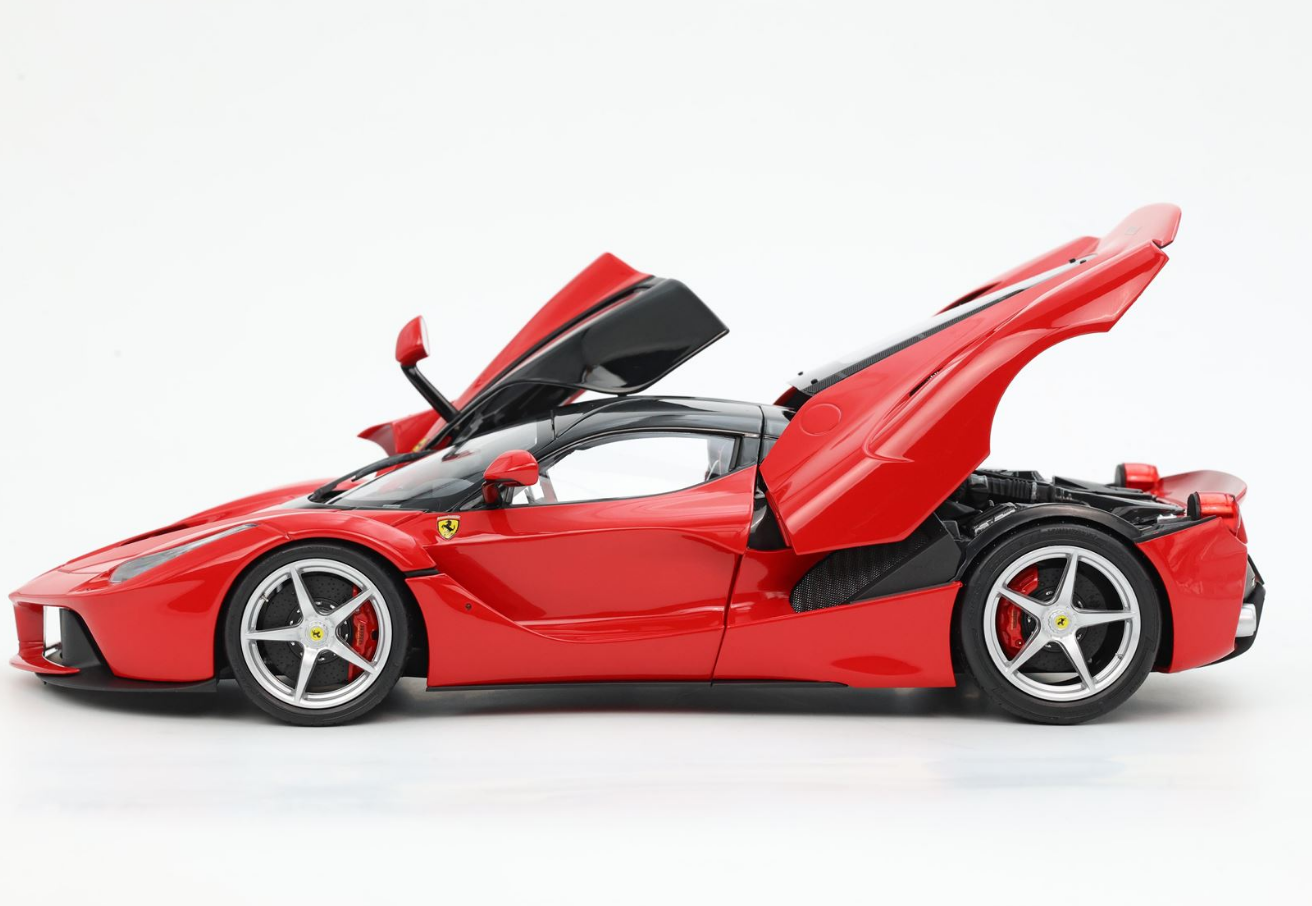 BBR 1:18 Ferrari Laferrari (Rosso Corsa 322 - 4 point safety belt) SPECIAL COFFRET