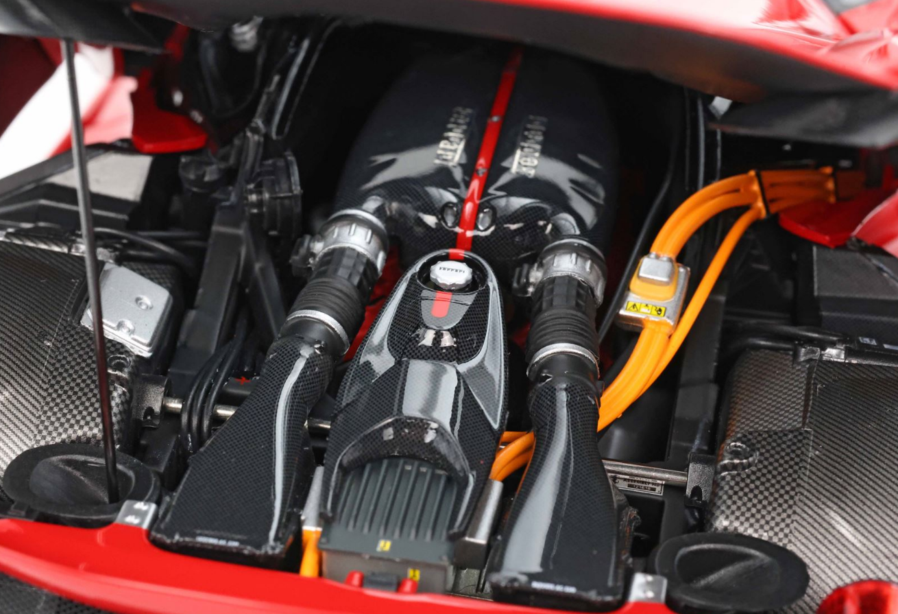 BBR 1:18 Ferrari Laferrari (Rosso Corsa 322 - 4 point safety belt) SPECIAL COFFRET