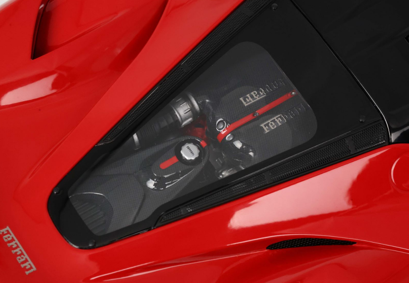 BBR 1:18 Ferrari Laferrari (Rosso Corsa 322 - 4 point safety belt) SPECIAL COFFRET