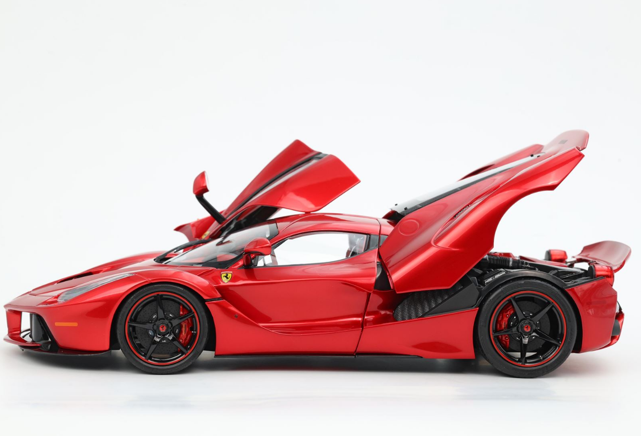BBR 1:18 Ferrari Laferrari (Lewis Hamilton) - SPECIAL COFFRET