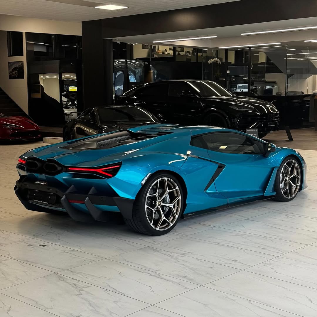 PREORDER Henson & Heaven 1:18 Lamborghini Revuelto (Artemis Green)