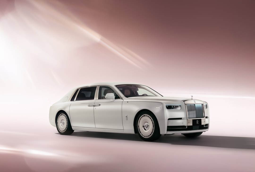 PREORDER Henson & Heaven 1:18 Rolls-Royce Phantom 'Sakura Cherry Blossom'