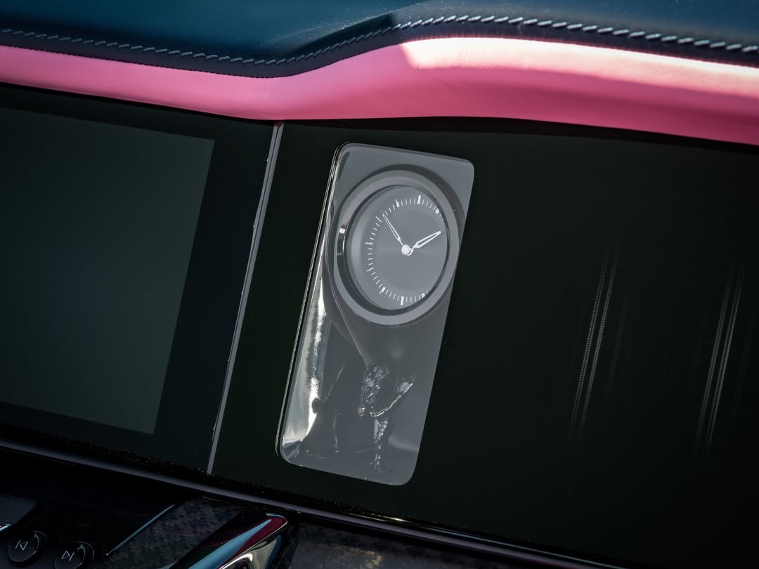 PREORDER Henson & Heaven 1:18 Rolls-Royce Cullinan Black Badge Series II - Danqian Pink