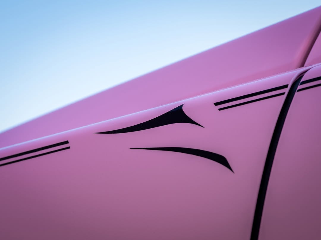 PREORDER Henson & Heaven 1:18 Rolls-Royce Cullinan Black Badge Series II - Danqian Pink