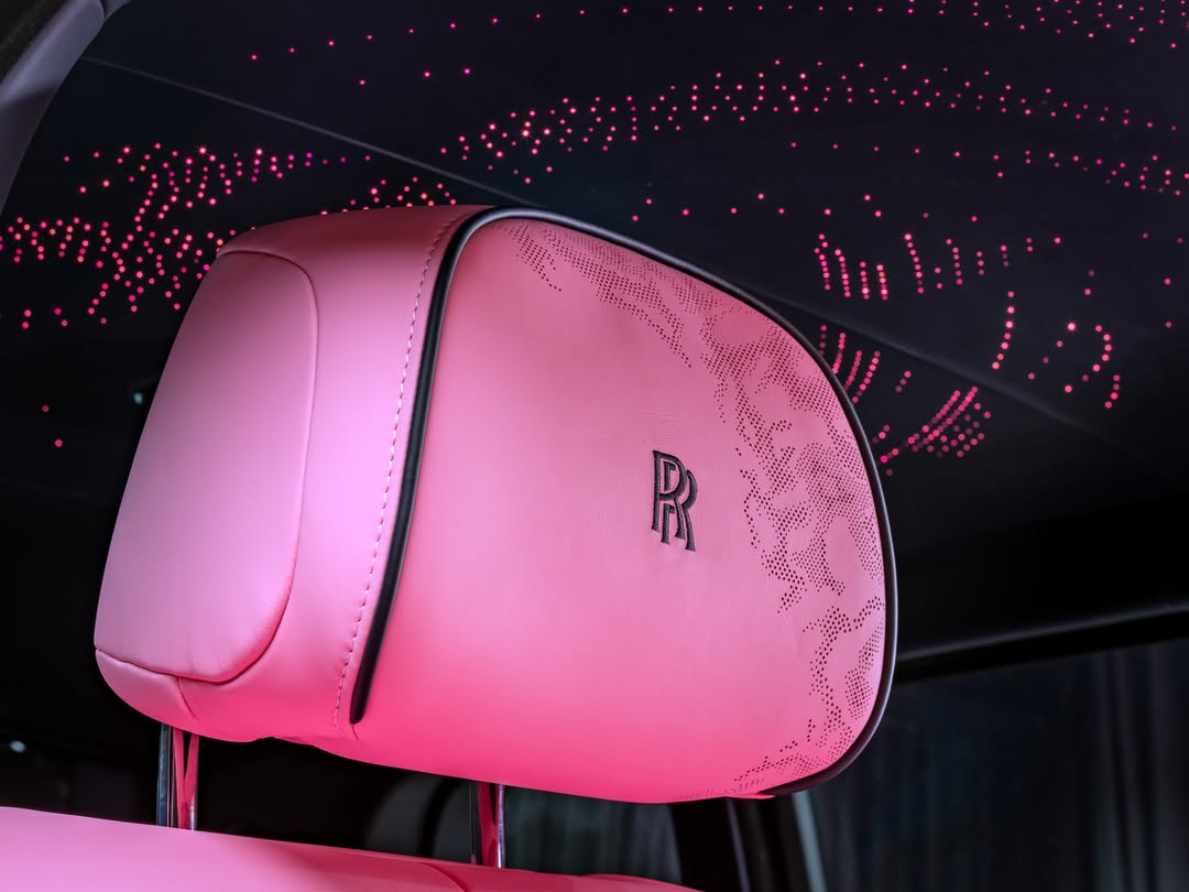 PREORDER Henson & Heaven 1:18 Rolls-Royce Cullinan Black Badge Series II - Danqian Pink