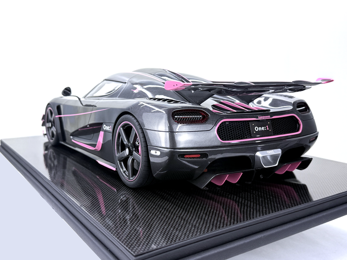 Frontiart 1:8 Koenigsegg One:1 JC (Carbon/Pink)