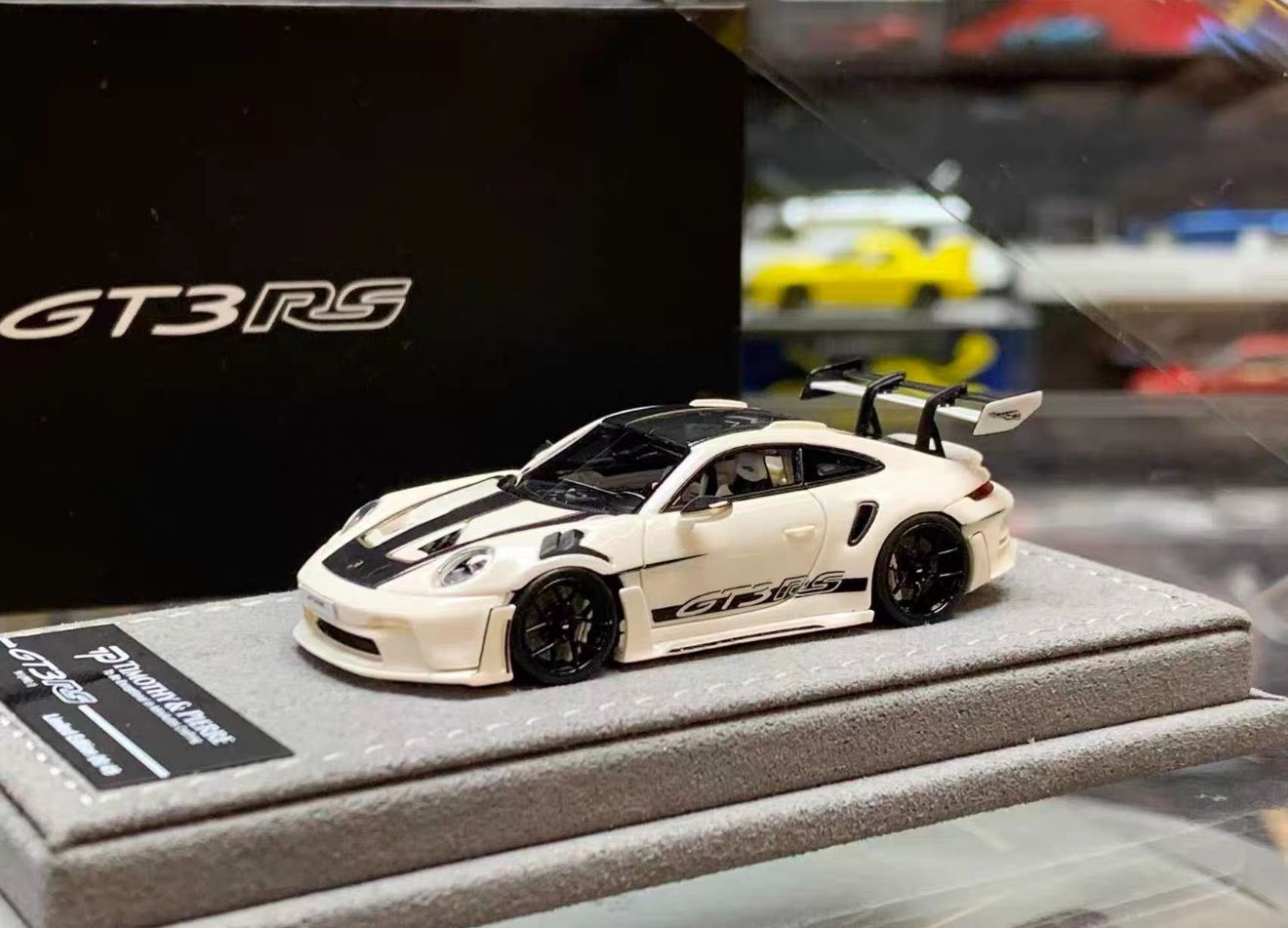 Timothy & Pierre 1:64 Porsche 992 GT3 RS (White Panda)