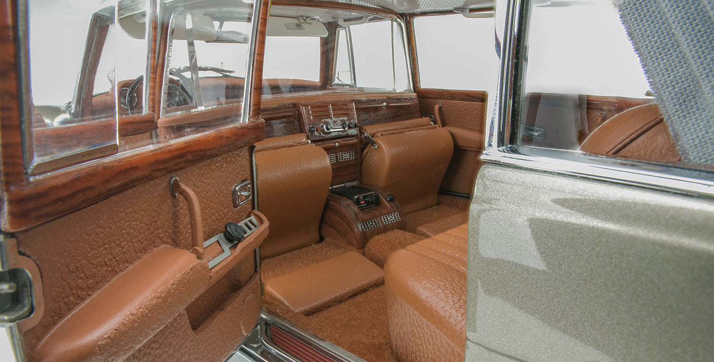 CMC Models 1:18 1963-1981 Mercedes-Benz 600 Pullman Limousine with sunroof
