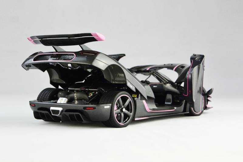Frontiart 1:8 Koenigsegg One:1 JC (Carbon/Pink)