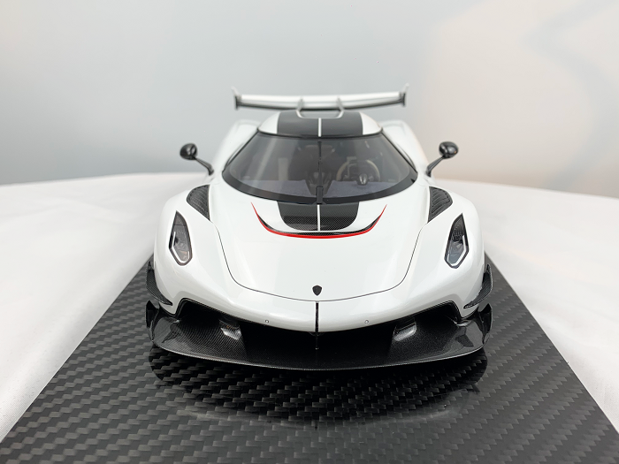 Frontiart 1:18 Koenigsegg Jesko (Crystal White)