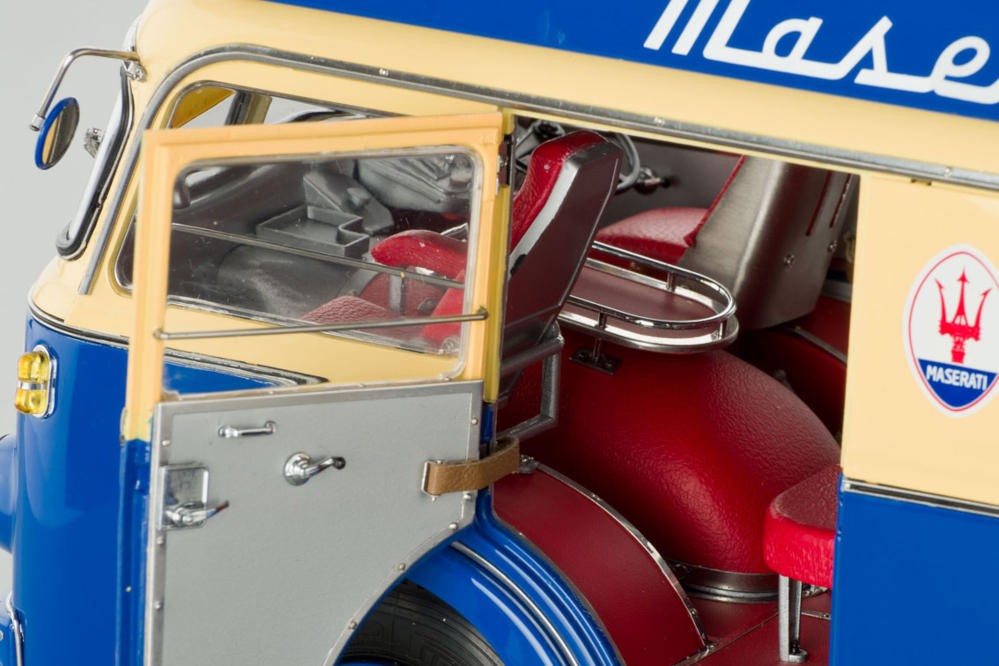 CMC 1:18 1957 Fiat 642 RN2 Bartoletti Maserati Race Car Transporter