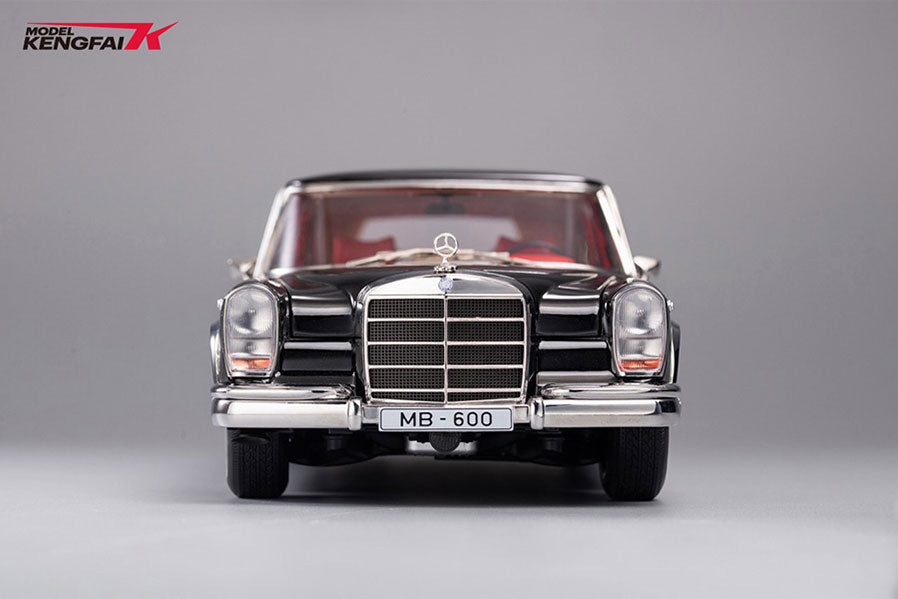 Kengfai 1:18 Mercedes-Benz Pullman (Black)