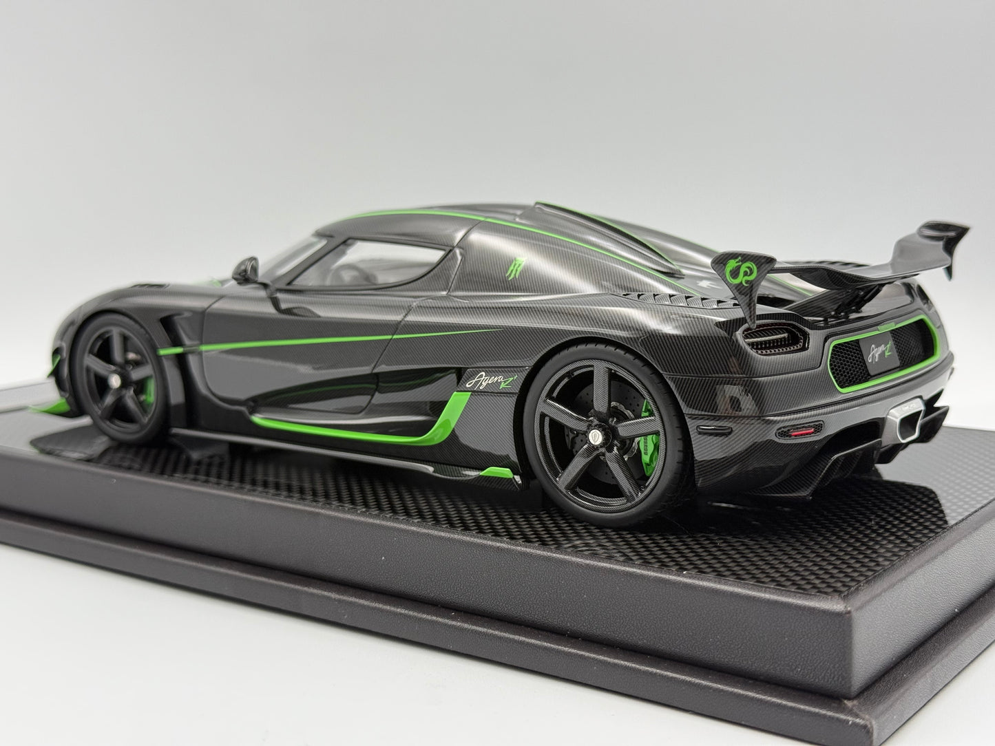 VMB 1:18 Koenigsegg Agera R+ (Carbon Fiber/Green)