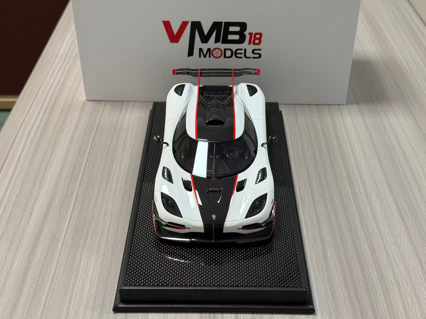 PREORDER VMB 1:18 Koenigsegg One:1 (White/Red)