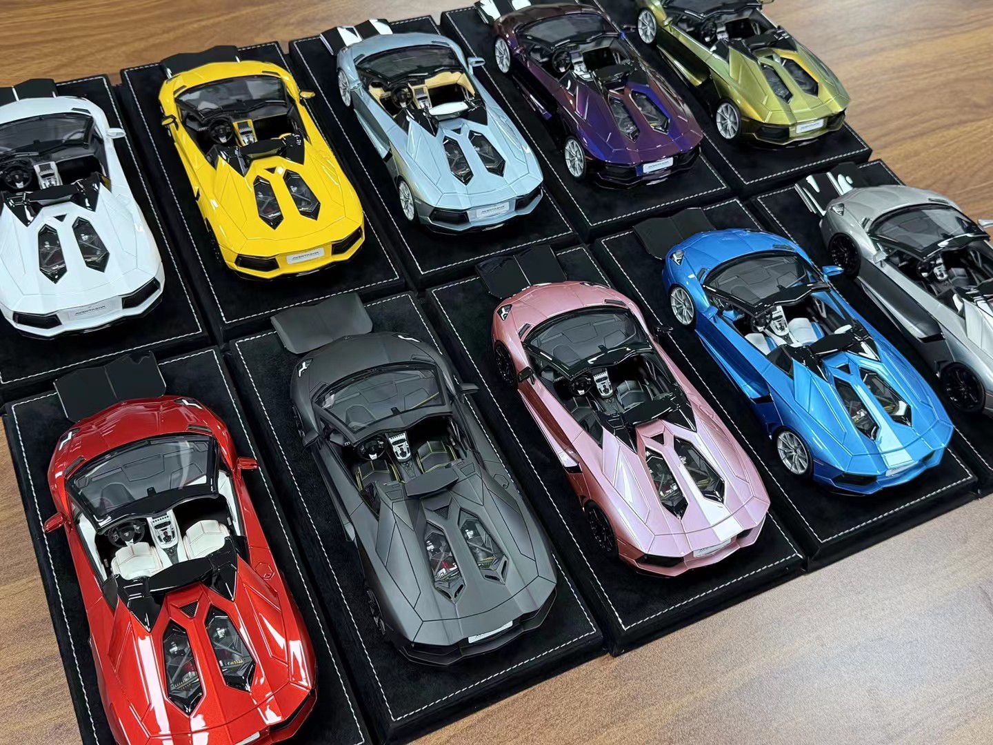 Henson & Heaven 1:18 Lamborghini Aventador LP700-4 Roadster (Azzurro Thetys)