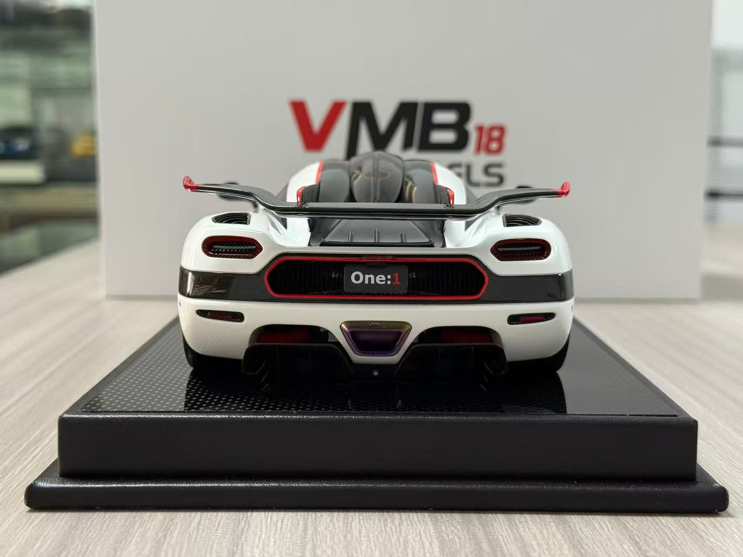 PREORDER VMB 1:18 Koenigsegg One:1 (White/Red)