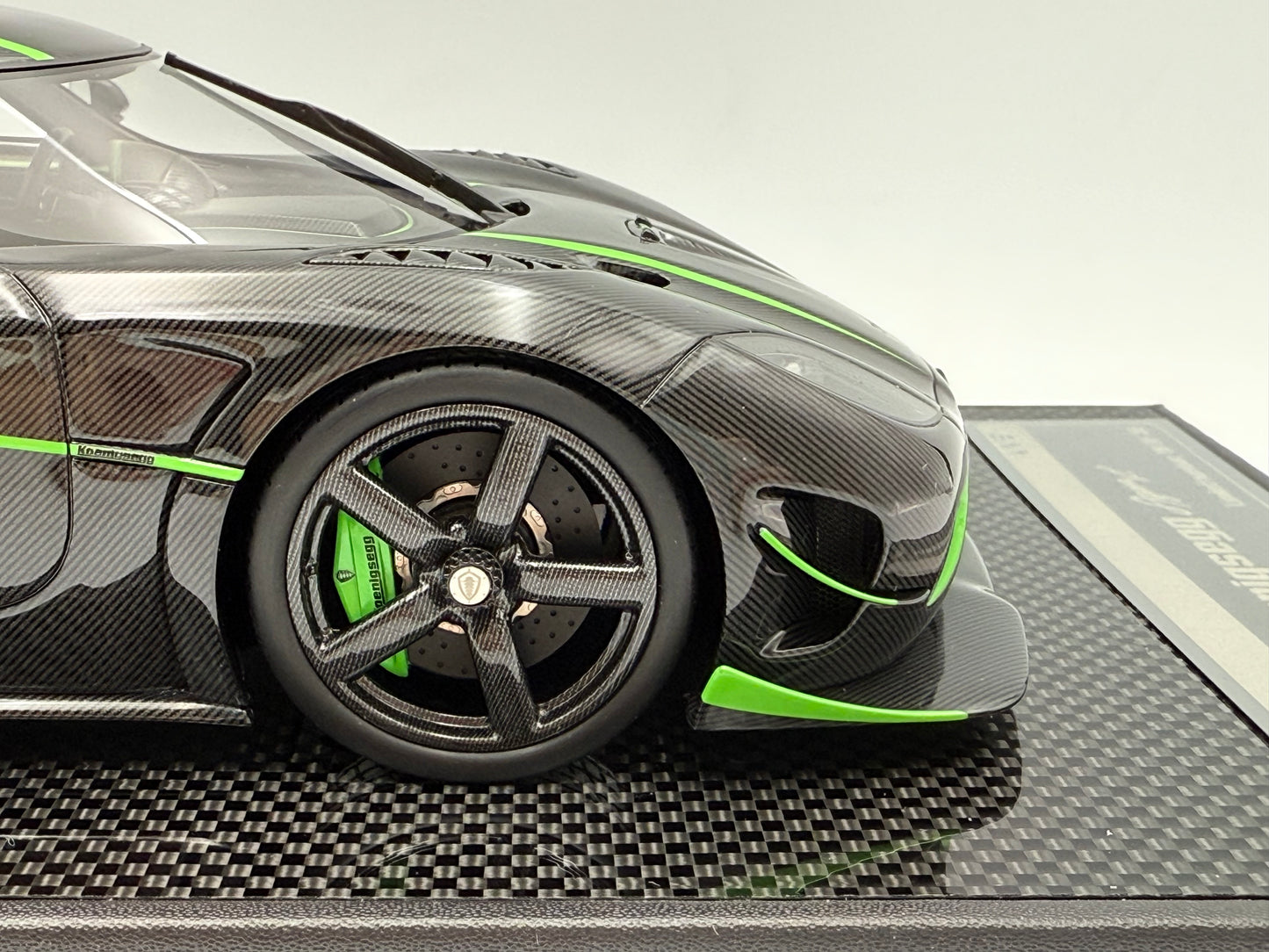 VMB 1:18 Koenigsegg Agera R+ (Carbon Fiber/Green)