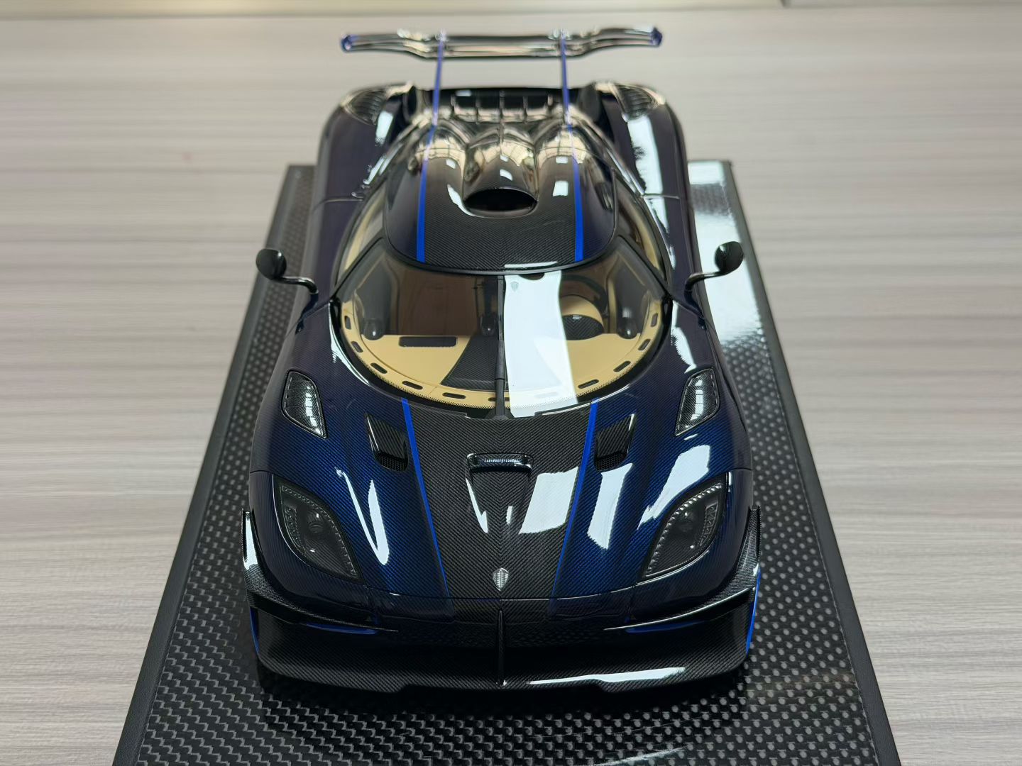 VMB 1:18 Koenigsegg One:1 (Blue Carbon + Star Wheel)