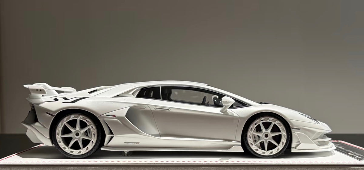 PREORDER 1:18 Lamborghini Aventador SVJ - Absolute White!